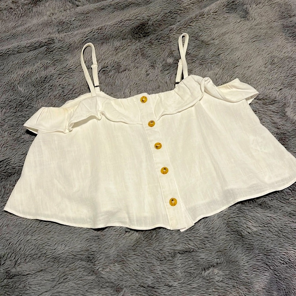 LUSH || Claron Button‎ Detail Cropped Top